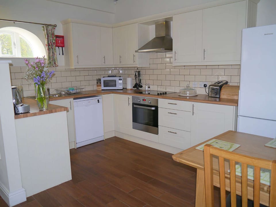 Kitchen with dishwasher/fridge-freezer etc
