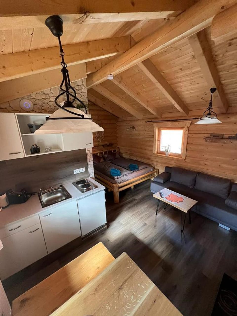 Studio | WiFi (free), bed sheets