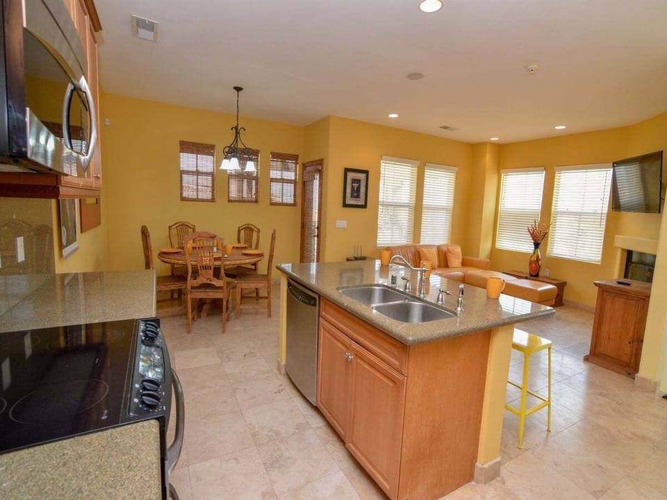 Condo 543 El Dorado Ranch, San Felipe - kitchen microwave