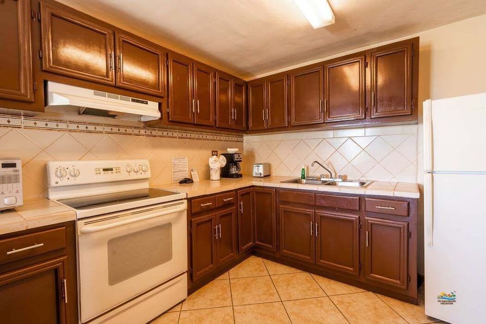 The stove in this open kitchen offers a 4-burner cooktop and full oven, making it easy to prepare everything from quick breakfasts to full dinners. Just steps from the beach.