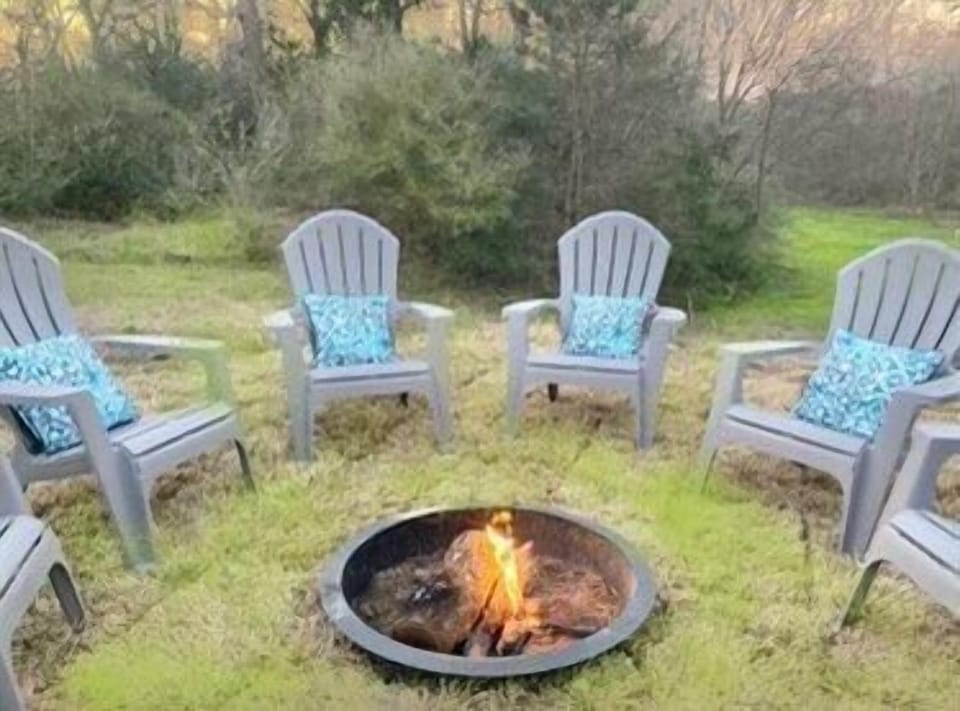 Welcome to Starry Nights @ the Expo.  Enjoy a cozy fire and breezy nights.