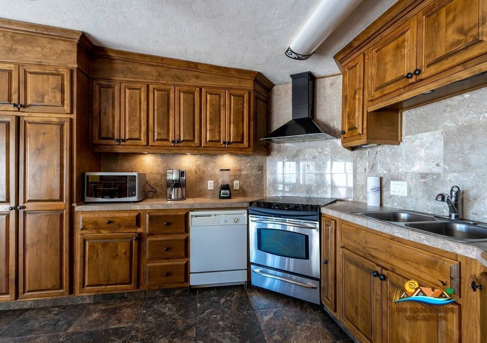 Cook meals with ease using the kitchen stove at Casa Las Palmas in the Las Palmas community of San Felipe BC Mexico.