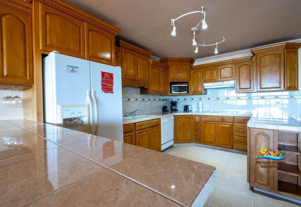 villas de las Palmas San Felipe Baja California beachfront condo vrbo - kitchen fridge