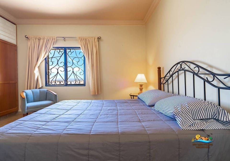 Las palmas Jerrys beach club house - bedroom
