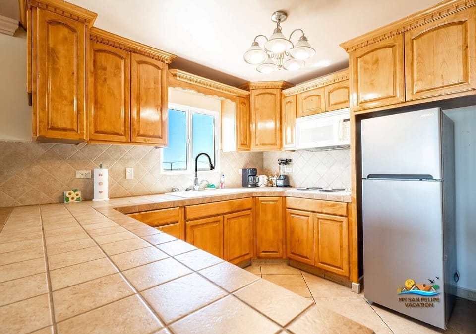 Las palmas Jerrys beach club house - kitchen