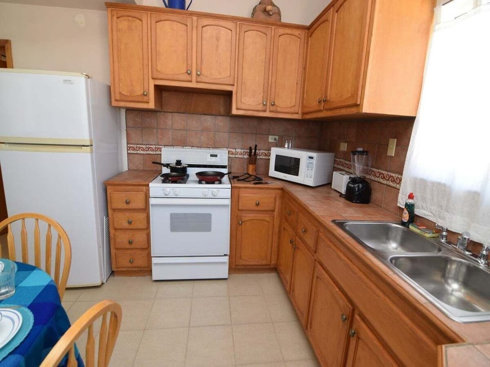 Well-designed kitchen area at Casa Magers in El Dorado Ranch San Felipe Baja California — perfect for group meal prep.