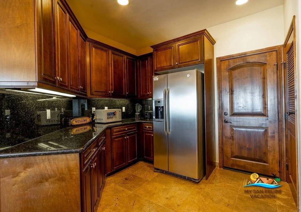 La ventana del mar San Felipe beachfront Condo 75-4 - kitchen fridge