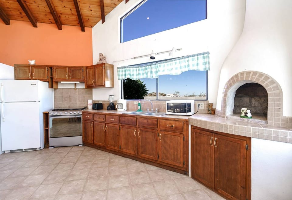 Full kitchen with stove, fridge, and counter space at Casa Palos Verdes in El Dorado Ranch San Felipe BC MX — perfect for home cooking.