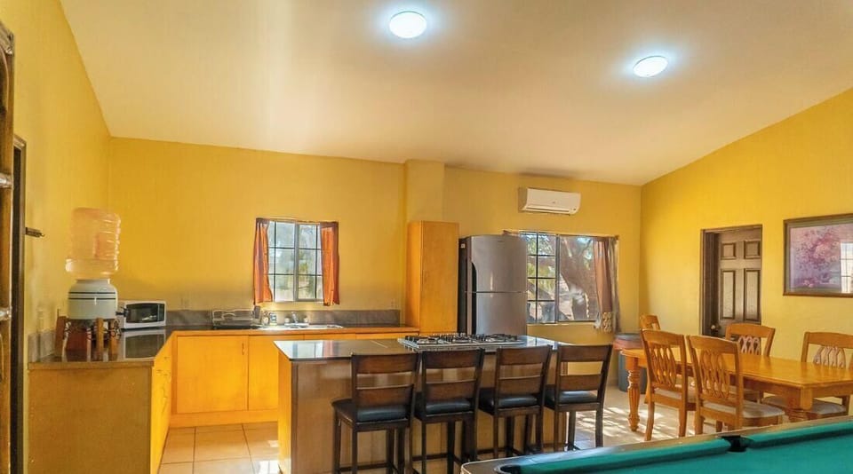 Gather comfortably at Casa Aqua Vista in Rancho Percebu San Felipe BC MX. With ample indoor and outdoor seating, this rental is perfect for family dinners, game nights, or relaxing after a beach day.