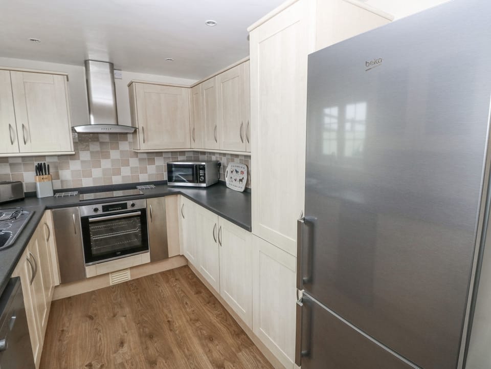 Cottage | Private kitchen | Fridge, dishwasher, electric kettle, toaster
