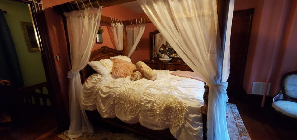 The Opera House Suite | Premium bedding, individually decorated, individually furnished