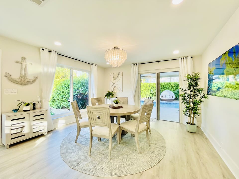 Large Open area to comfortably entertain everyone