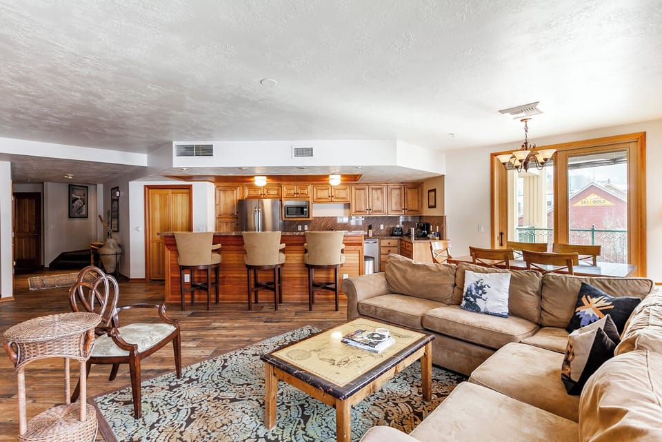 Living Room / Kitchen