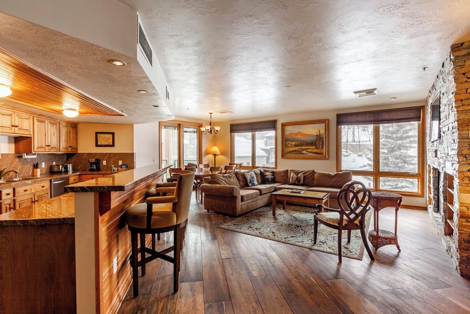Kitchen / Living Room