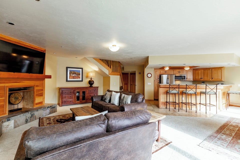 Living Room / Kitchen