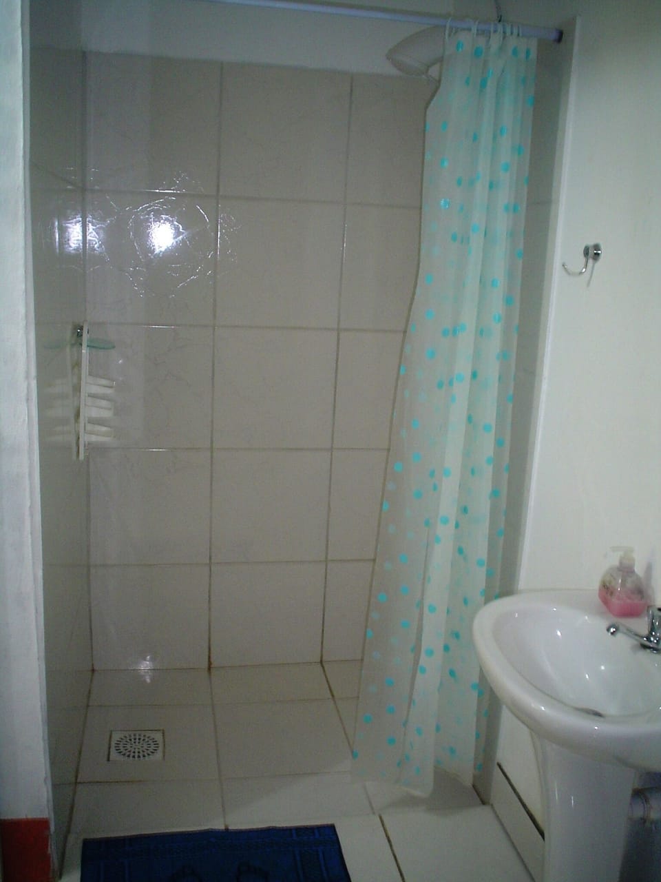 Basic Double or Twin Room | Bathroom