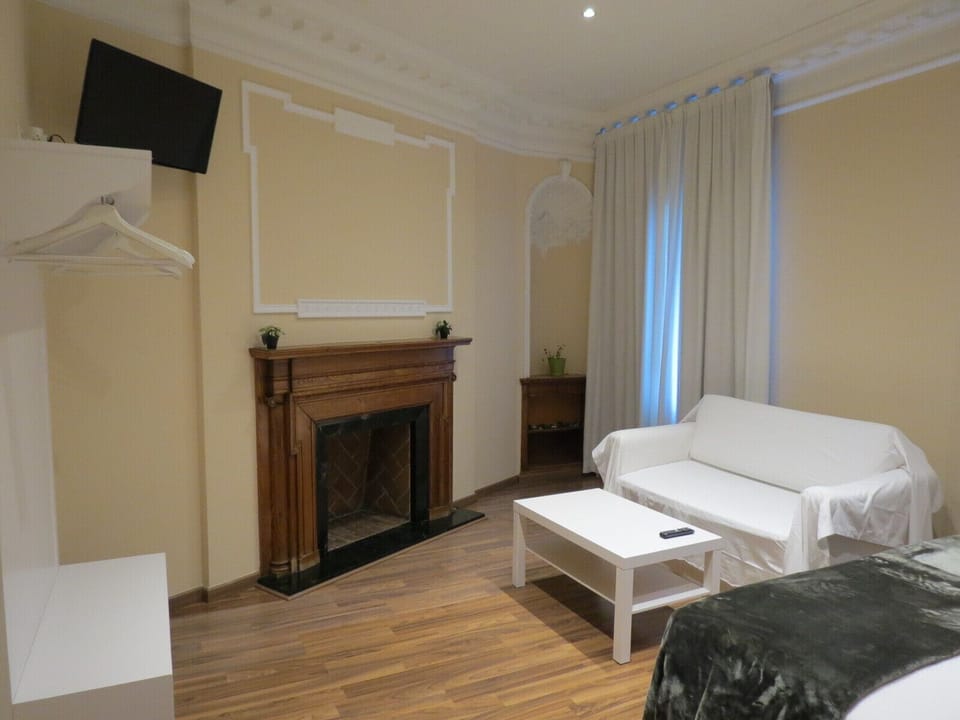 Junior Studio Suite, Jetted Tub | Blackout drapes, iron/ironing board, free WiFi, bed sheets