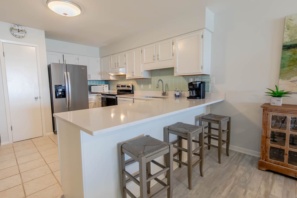 Newly updated Kitchen- New appliances. New countertops- great island- All quartz