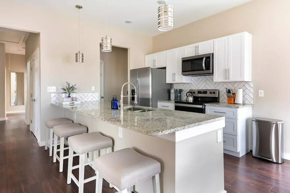 Kitchen island - super spacious for hosting 