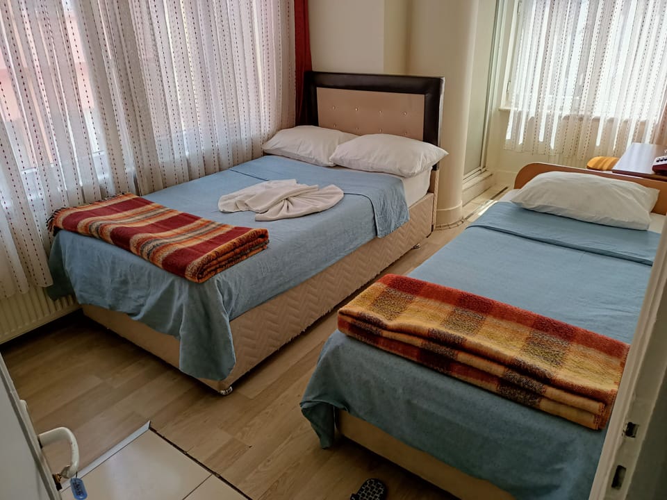 Basic Twin Room | Free WiFi, bed sheets