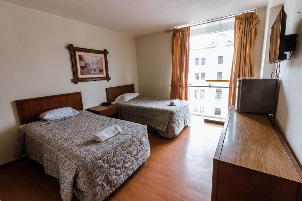 Classic Twin Room | Premium bedding, down comforters, pillowtop beds, desk