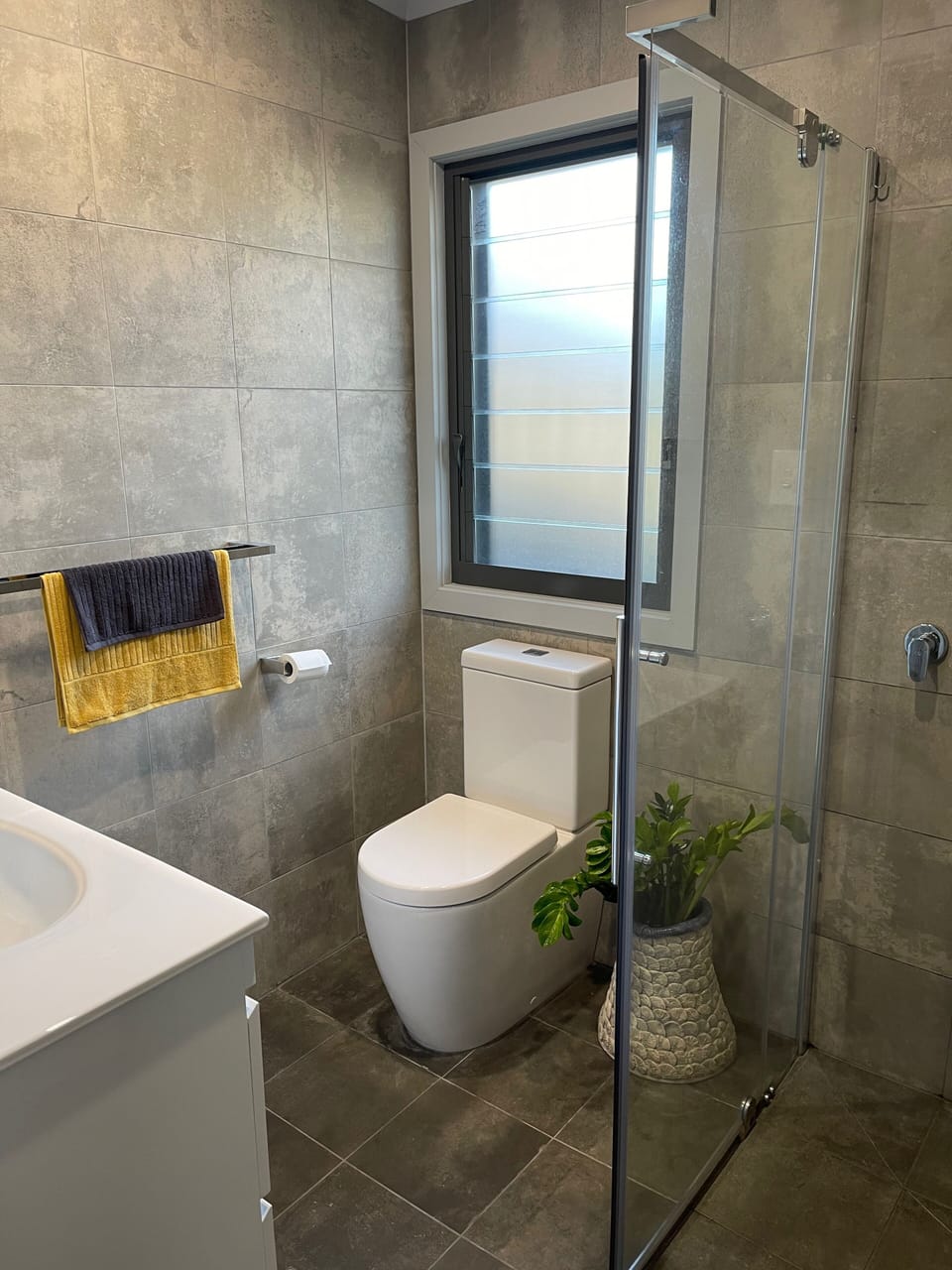 bathroom 