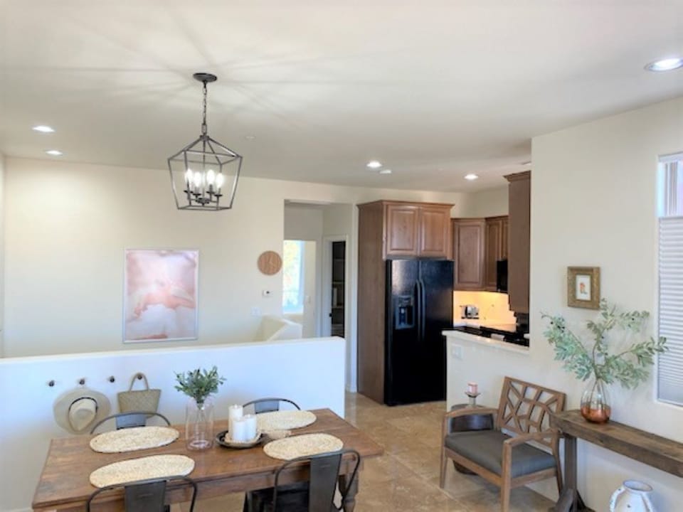 Dining & Kitchen Area