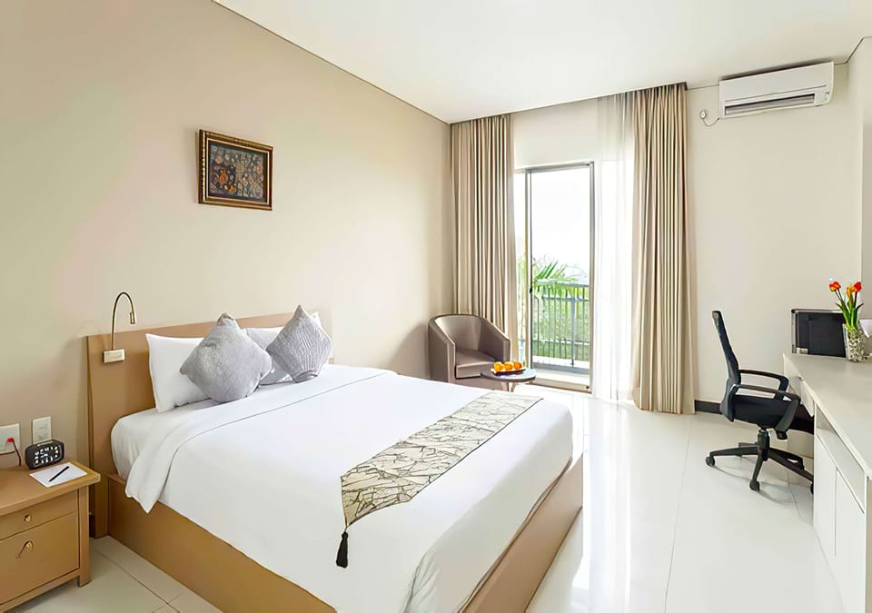 Superior Single Room, 1 Queen Bed | In-room safe, desk, laptop workspace, blackout drapes