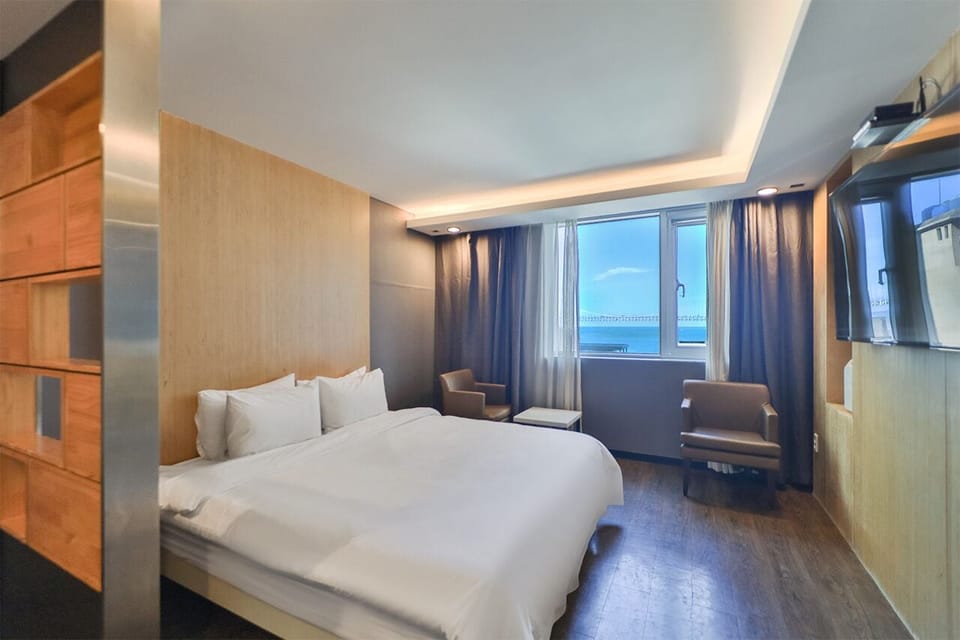 Deluxe Ocean | Soundproofing, free WiFi, bed sheets