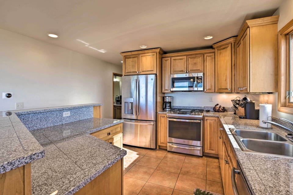 Kitchen | Fully Equipped | Keurig & Drip Coffee Maker