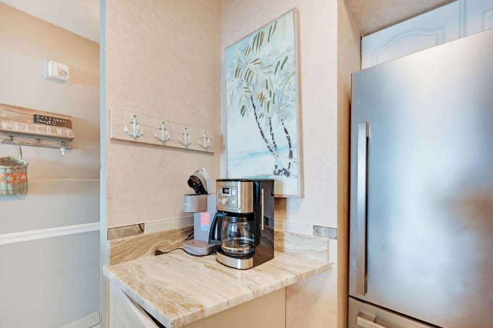 Spacious Kitchen with Everything You Need ✨
