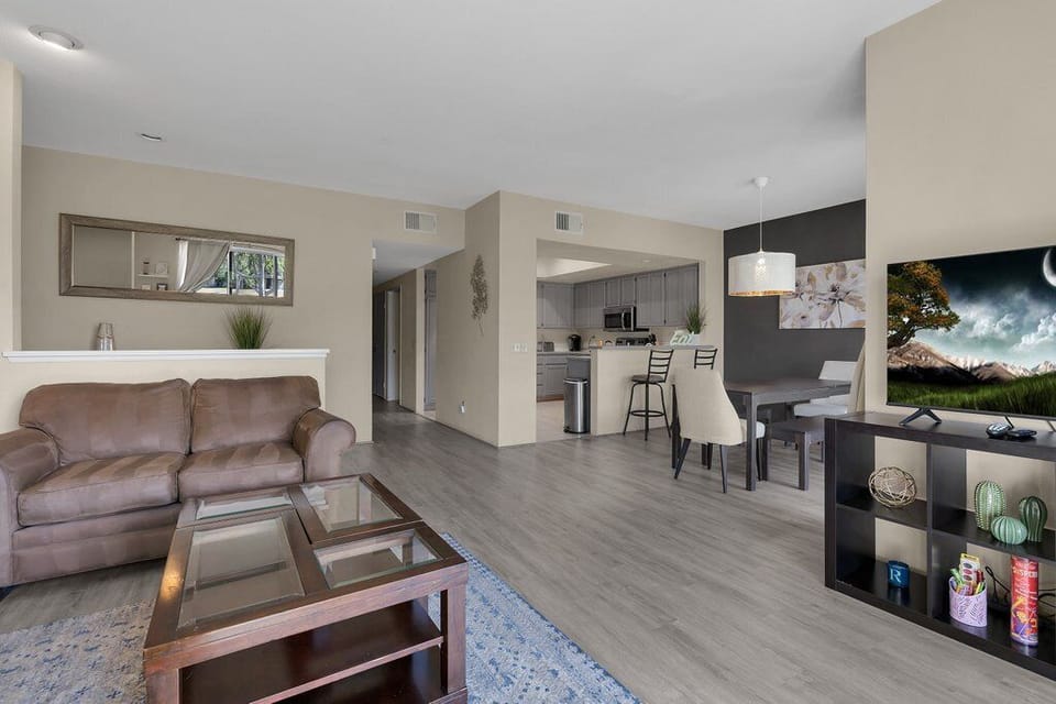 Living to Dining and Kitchen