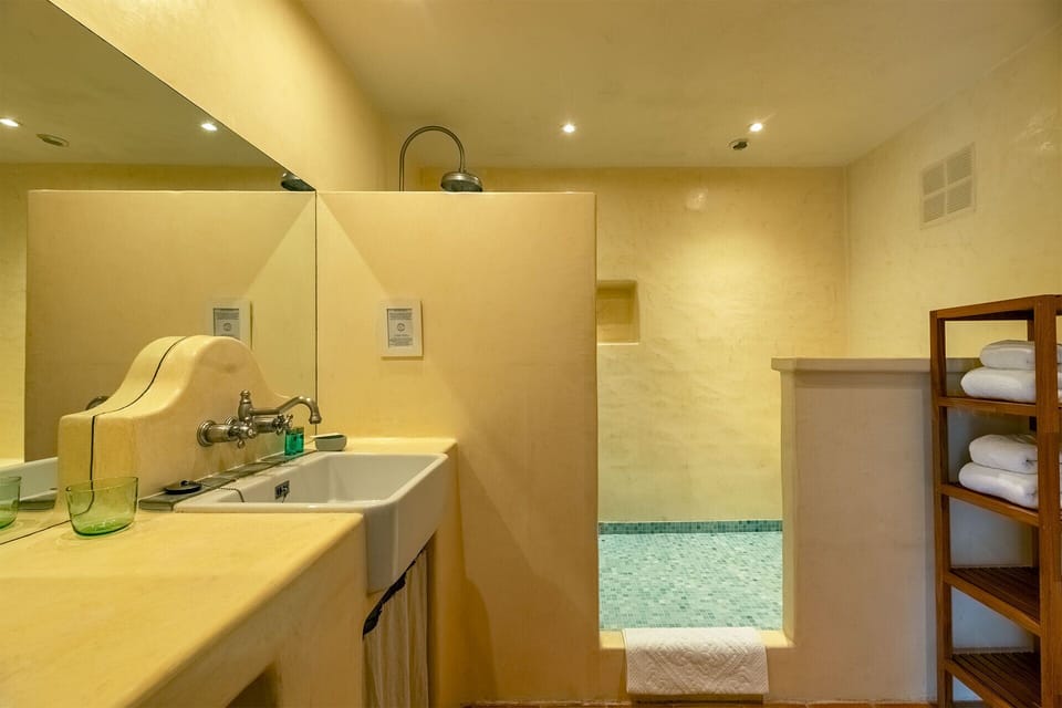 Premium Double Room, Ensuite ( Joséphine Baker) | Bathroom | Rainfall showerhead, free toiletries, hair dryer, towels
