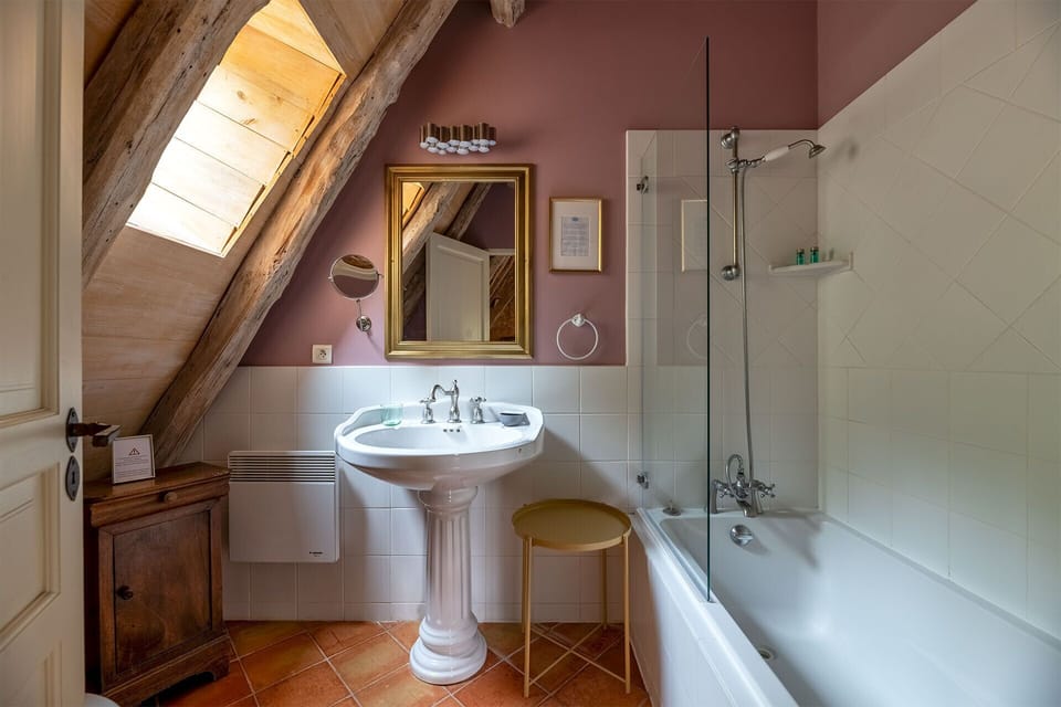 Signature Double Room, Ensuite (Chevalier Lagny) | Bathroom | Rainfall showerhead, free toiletries, hair dryer, towels