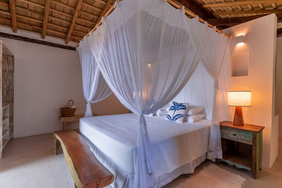 Master Suite with Bathtub | Premium bedding, pillowtop beds, minibar, in-room safe