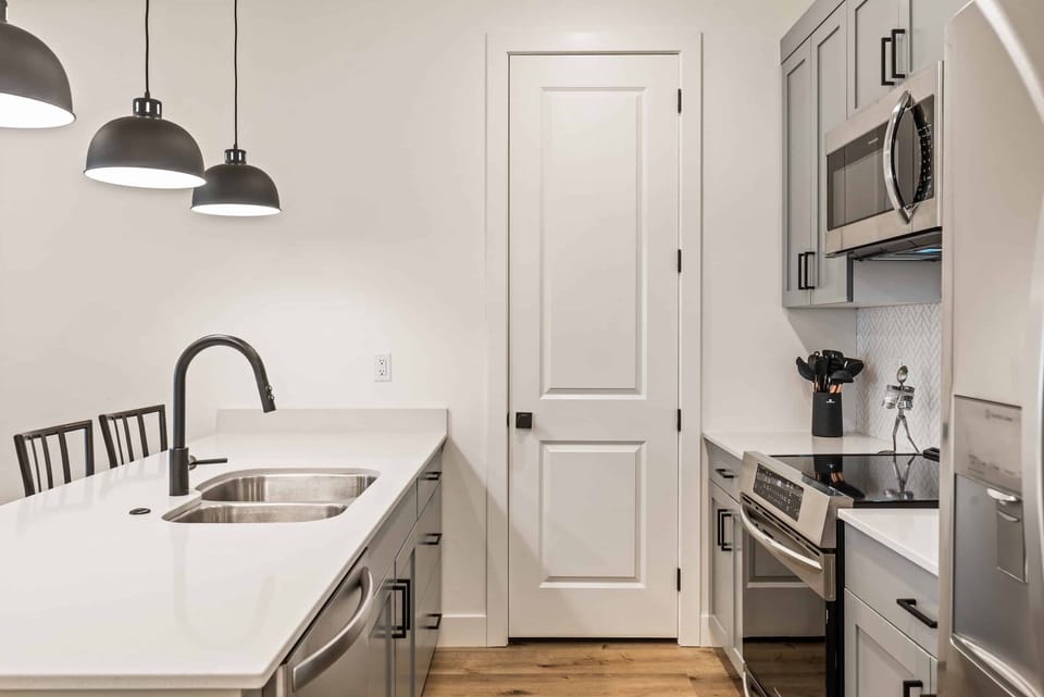 Condo, 3 Bedrooms | Private kitchen | Fridge, oven, coffee/tea maker, toaster