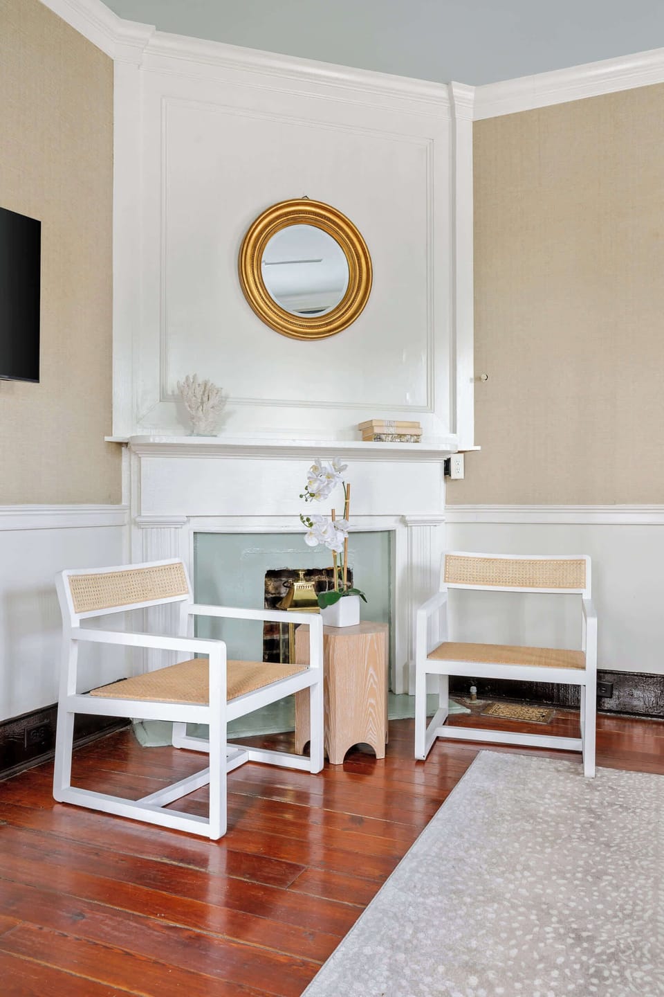 Bedroom #5: King Bed + TV 