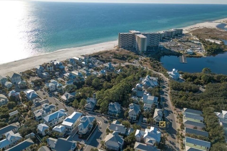 Less than a 5 minute walk to the sand!