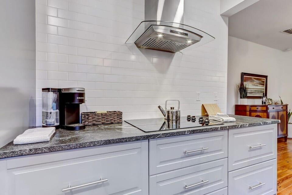 Electric flat top stove, kettle, Keurig coffee machine - We provide complimentary coffee for our guests.