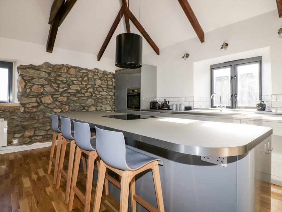 Cottage | Private kitchen | Fridge, microwave, dishwasher, electric kettle
