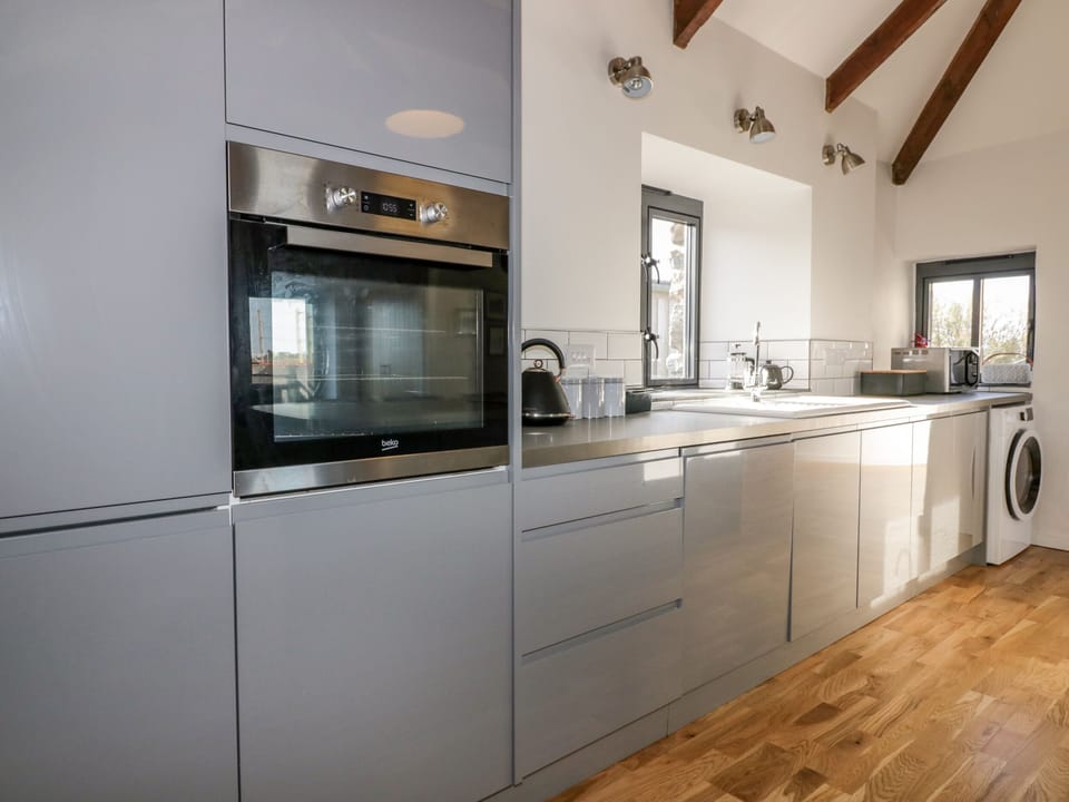 Cottage | Private kitchen | Fridge, microwave, dishwasher, electric kettle