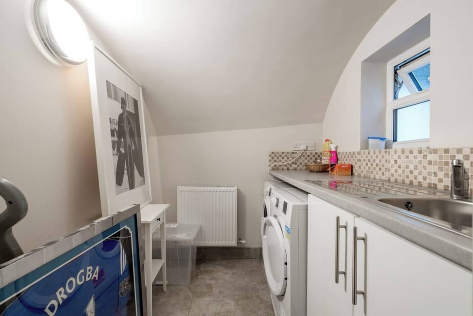 At Niru Experience, we understand the importance of convenience and efficiency, especially when it comes to laundry. That's why we provide a dedicated laundry room that is designed to make your stay as seamless as possible.
