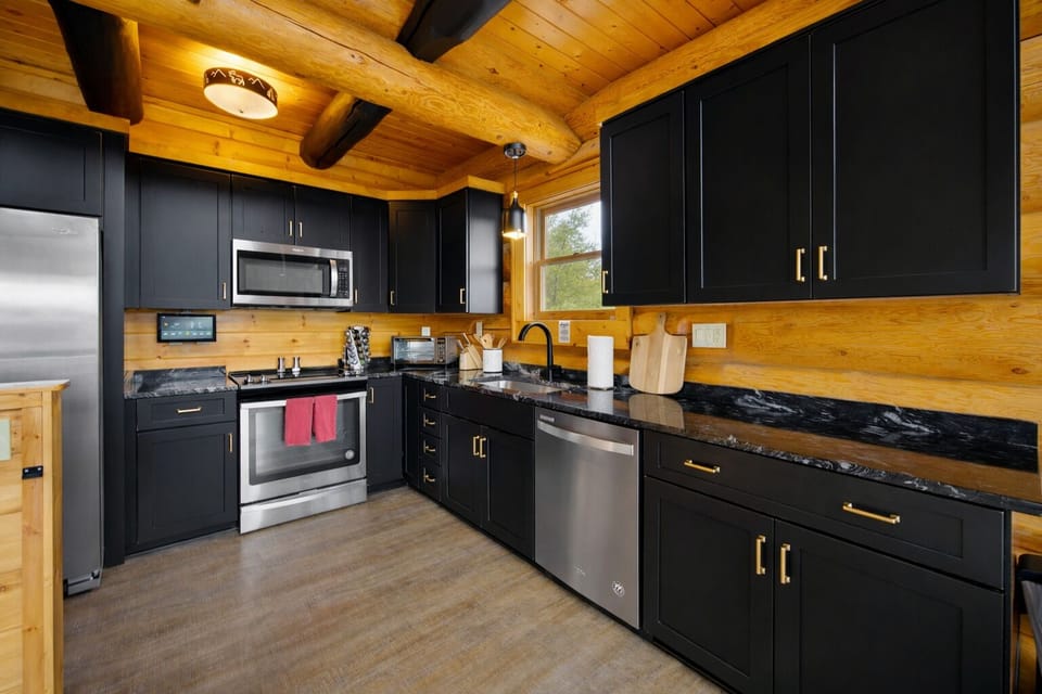 Fully equipped kitchen, also stocked with an Instant Pot, blender and crock pot.