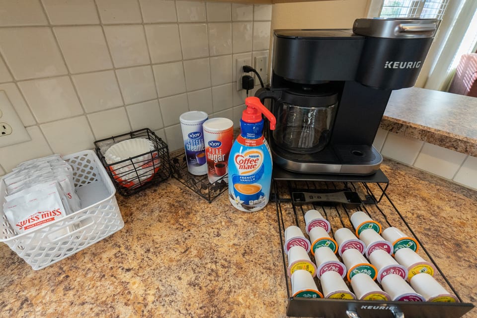 Both Traditional Drip and Keurig Single Serve Coffee Maker