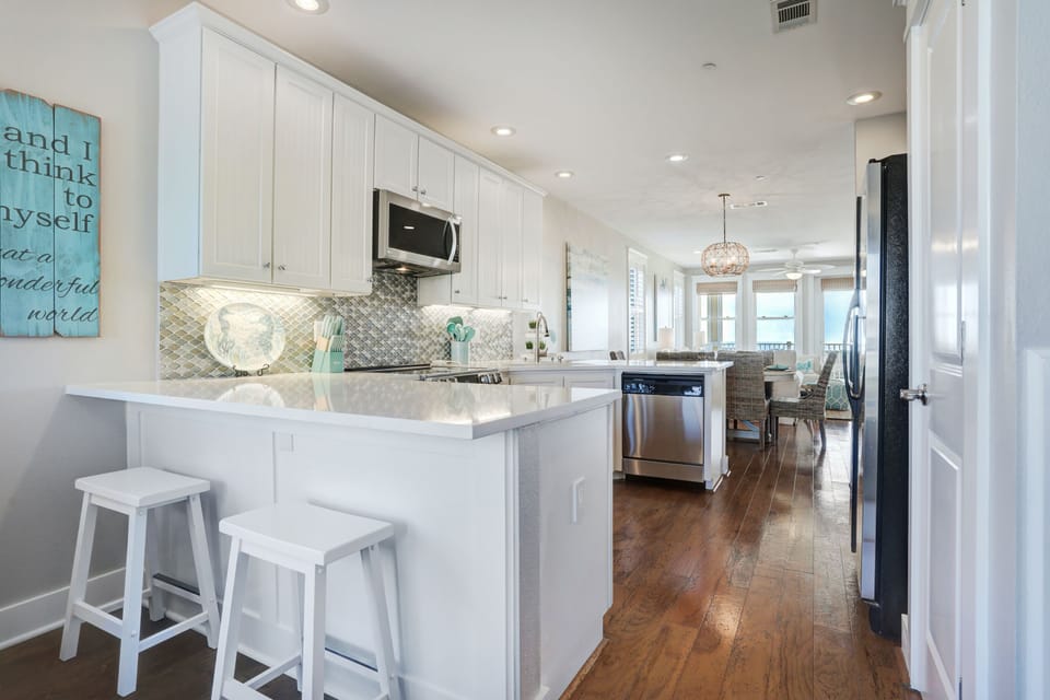 Newly renovated kitchen, well appointed for any chef's creations.