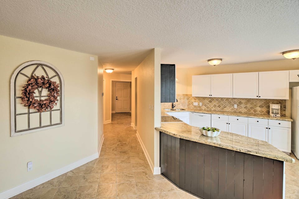Kitchen | Coffee Maker | Dishware/Flatware Provided