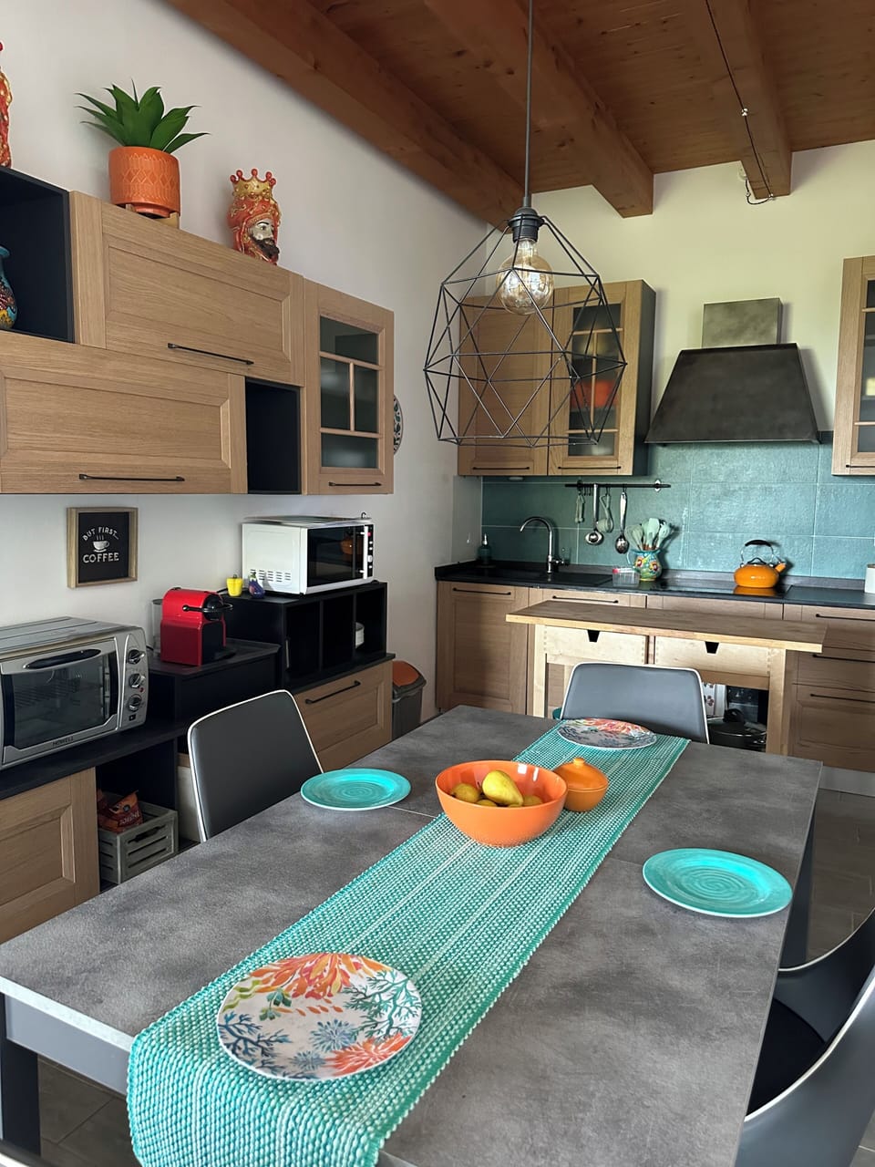 Kitchen dining area