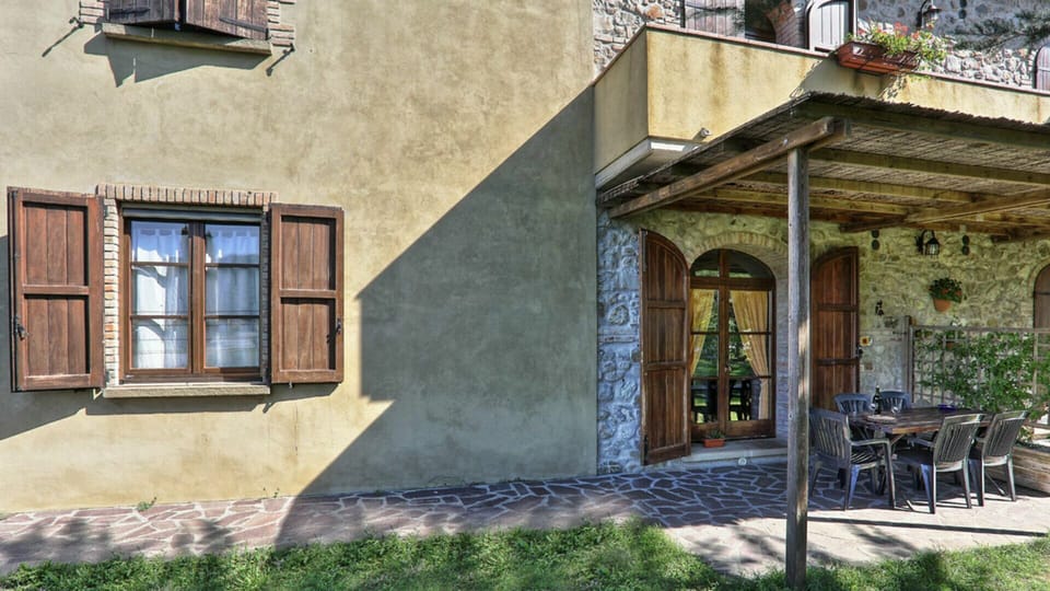 Plant, Window, Property, Building, Architecture, Wood, Neighbourhood, Wall, Cottage, Porch