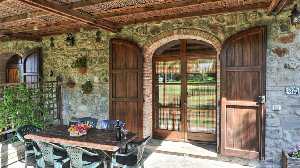 Plant, Window, Table, Building, Wood, Interior Design, Chair, Flowerpot, Houseplant, Real Estate