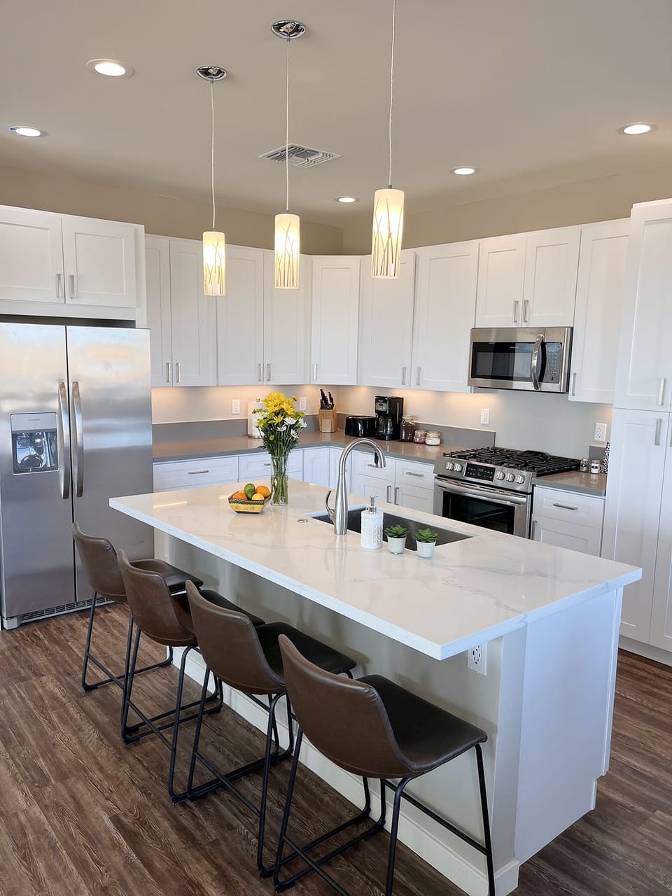 Fully equipped kitchen with large island